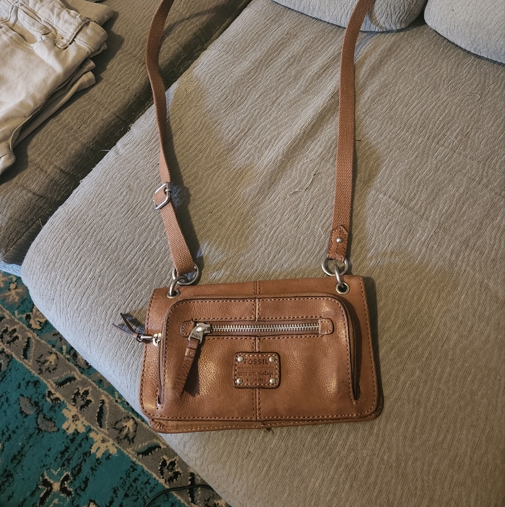 Cute Fossil small wallet/crossbody leather purse